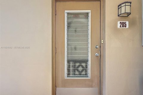 Condominio en venta en Lauderdale Lakes, Florida, 1 dormitorio, 63.55 m2 № 1982594 - foto 12