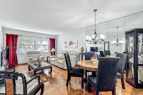 Condominio en venta en Lauderdale Lakes, Florida, 1 dormitorio, 63.55 m2 № 1982594 - foto 2