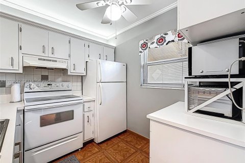 Condominio en venta en Lauderdale Lakes, Florida, 1 dormitorio, 63.55 m2 № 1982594 - foto 18