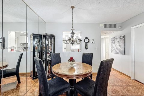 Condominio en venta en Lauderdale Lakes, Florida, 1 dormitorio, 63.55 m2 № 1982594 - foto 3