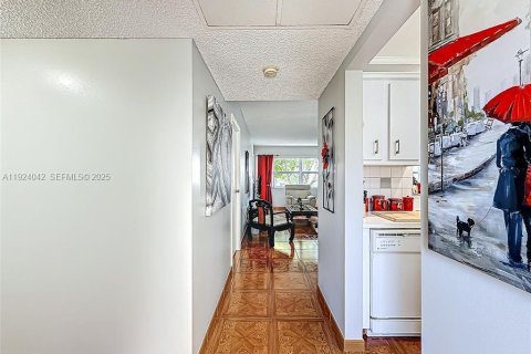 Condominio en venta en Lauderdale Lakes, Florida, 1 dormitorio, 63.55 m2 № 1982594 - foto 13