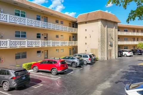 Condominio en venta en Lauderdale Lakes, Florida, 1 dormitorio, 63.55 m2 № 1982594 - foto 9