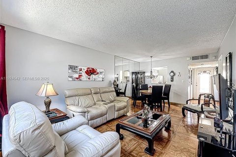 Condominio en venta en Lauderdale Lakes, Florida, 1 dormitorio, 63.55 m2 № 1982594 - foto 22