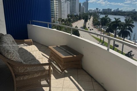 Condominio en alquiler en Miami Beach, Florida, 3 dormitorios, 126.35 m2 № 2076698 - foto 16