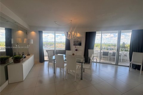 Condominio en alquiler en Miami Beach, Florida, 3 dormitorios, 126.35 m2 № 2076698 - foto 5