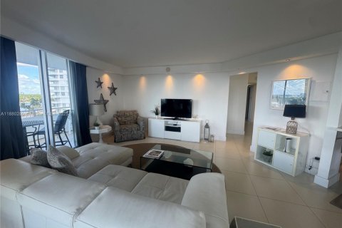 Condominio en alquiler en Miami Beach, Florida, 3 dormitorios, 126.35 m2 № 2076698 - foto 2