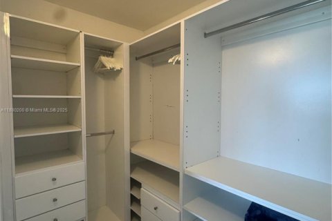 Condominio en alquiler en Miami Beach, Florida, 3 dormitorios, 126.35 m2 № 2076698 - foto 9