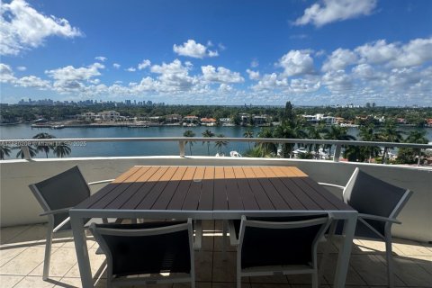 Condominio en alquiler en Miami Beach, Florida, 3 dormitorios, 126.35 m2 № 2076698 - foto 17