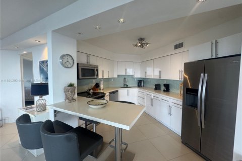 Condominio en alquiler en Miami Beach, Florida, 3 dormitorios, 126.35 m2 № 2076698 - foto 3