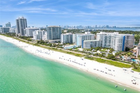 Condominio en alquiler en Miami Beach, Florida, 3 dormitorios, 126.35 m2 № 2076698 - foto 22