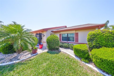 Condo in Sun City Center, Florida, 2 bedrooms  № 1639650 - photo 1