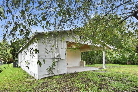 Villa ou maison à louer à Sanford, Floride: 3 chambres, 96.99 m2 № 2415296 - photo 2