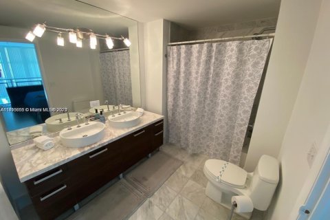 Condominio en alquiler en Miami, Florida, 1 dormitorio, 56.67 m2 № 1752847 - foto 15