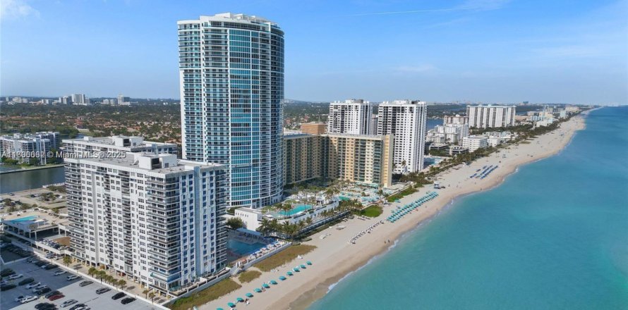 Condominio en Hollywood, Florida, 3 dormitorios № 1696955