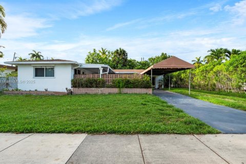 House in Hollywood, Florida 3 bedrooms, 167.6 sq.m. № 1774421 - photo 1