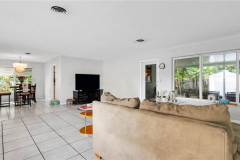 House in Hollywood, Florida 3 bedrooms, 167.6 sq.m. № 1774421 - photo 17
