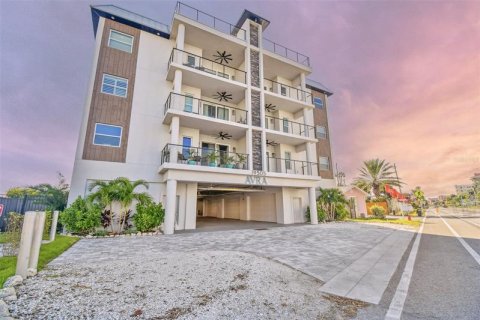 Copropriété à louer à Indian Shores, Floride: 4 chambres, 221.85 m2 № 223957 - photo 1