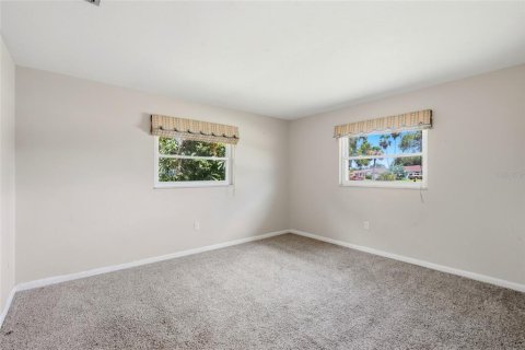 House in Sarasota, Florida 2 bedrooms, 139.63 sq.m. № 2236130 - photo 17