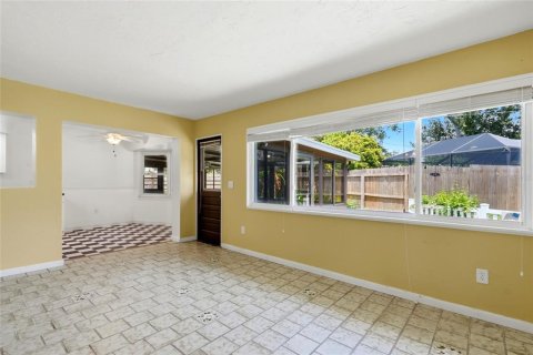 House in Sarasota, Florida 2 bedrooms, 139.63 sq.m. № 2236130 - photo 9