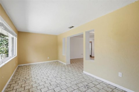 House in Sarasota, Florida 2 bedrooms, 139.63 sq.m. № 2236130 - photo 8