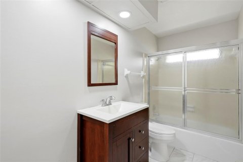 House in Sarasota, Florida 2 bedrooms, 139.63 sq.m. № 2236130 - photo 19