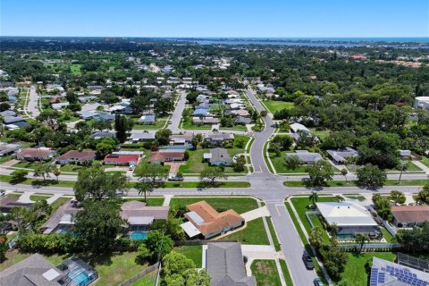 House in Sarasota, Florida 2 bedrooms, 139.63 sq.m. № 2236130 - photo 30
