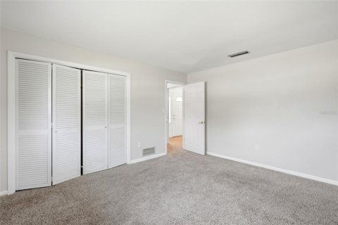 House in Sarasota, Florida 2 bedrooms, 139.63 sq.m. № 2236130 - photo 18