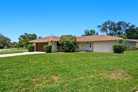 House in Sarasota, Florida 2 bedrooms, 139.63 sq.m. № 2236130 - photo 25