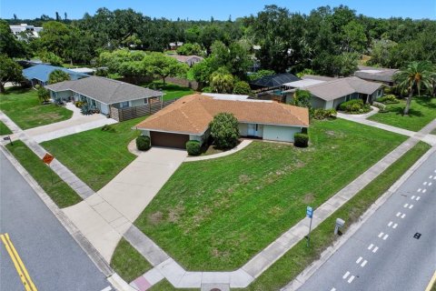House in Sarasota, Florida 2 bedrooms, 139.63 sq.m. № 2236130