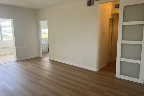 Condominio en venta en Miami Beach, Florida, 50.54 m2 № 1738352 - foto 6