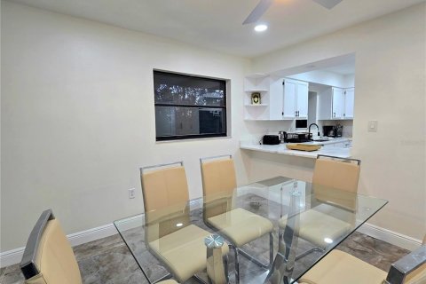 Condo in Clearwater, Florida, 2 bedrooms  № 2208332 - photo 15
