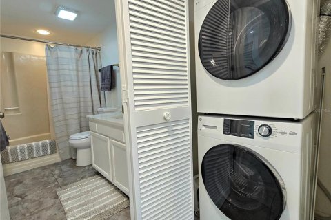 Condo in Clearwater, Florida, 2 bedrooms  № 2208332 - photo 25