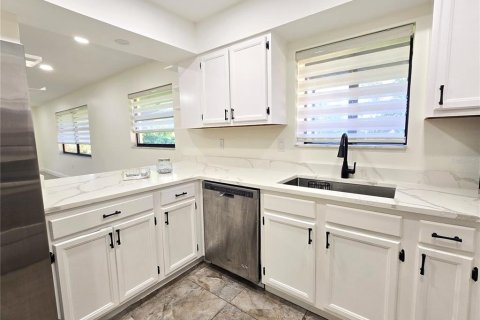 Condo in Clearwater, Florida, 2 bedrooms  № 2208332 - photo 4