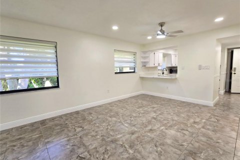 Condo in Clearwater, Florida, 2 bedrooms  № 2208332 - photo 12