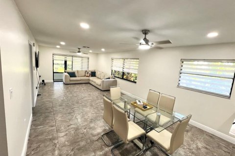 Condo in Clearwater, Florida, 2 bedrooms  № 2208332 - photo 11