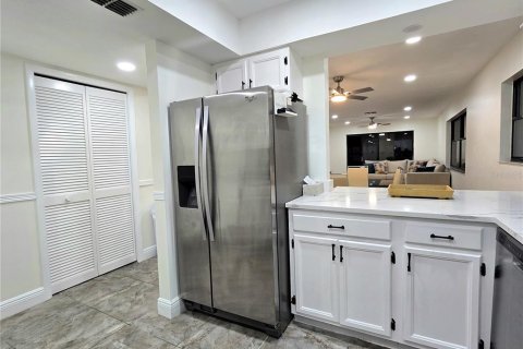 Condo in Clearwater, Florida, 2 bedrooms  № 2208332 - photo 6