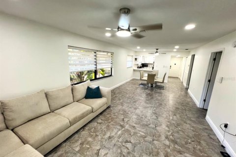 Condo in Clearwater, Florida, 2 bedrooms  № 2208332 - photo 9