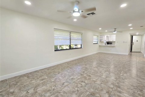 Condo in Clearwater, Florida, 2 bedrooms  № 2208332 - photo 14