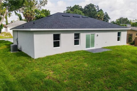 House in Deltona, Florida 3 bedrooms, 148.46 sq.m. № 1869147 - photo 7