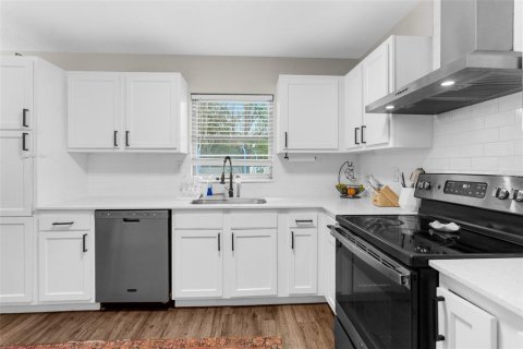 House in Spring Hill, Florida 3 bedrooms, 129.13 sq.m. № 1910774 - photo 13