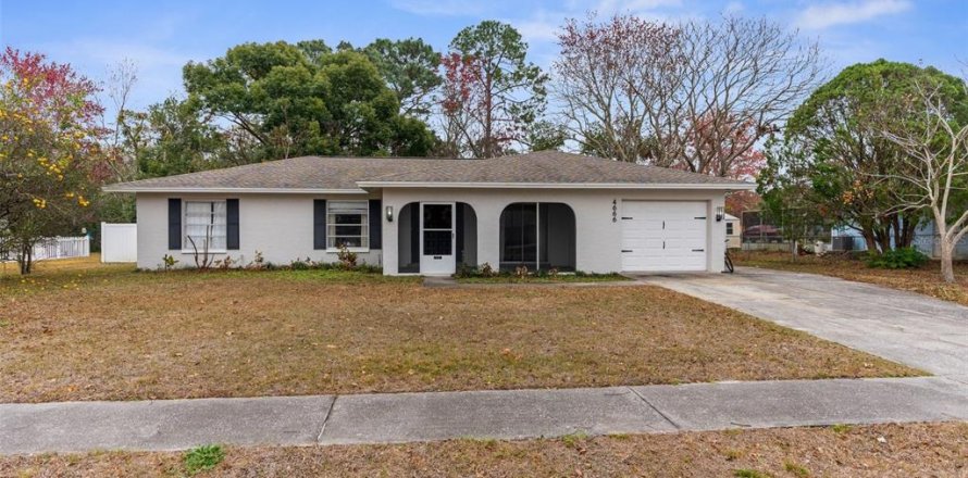 House in Spring Hill, Florida 3 bedrooms, 129.13 sq.m. № 1910774