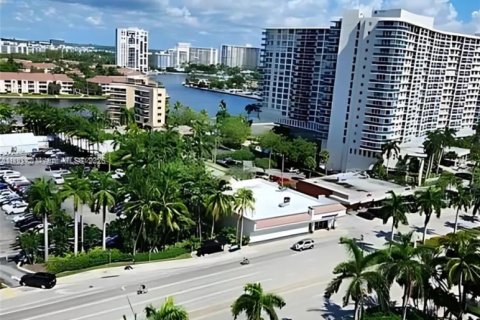 Condo in Hollywood, Florida, 1 bedroom № 1929924 - photo 7