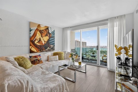 Condo in Hollywood, Florida, 1 bedroom № 1929924 - photo 1