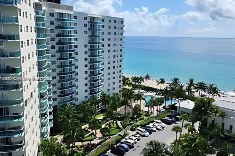 Condo in Hollywood, Florida, 1 bedroom № 1929924 - photo 6