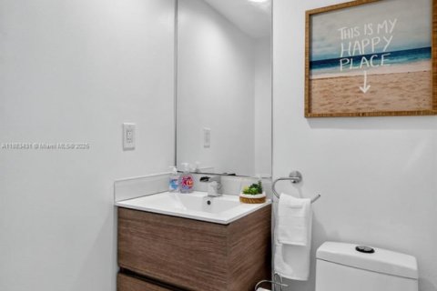 Condo in Hollywood, Florida, 1 bedroom № 1929924 - photo 13
