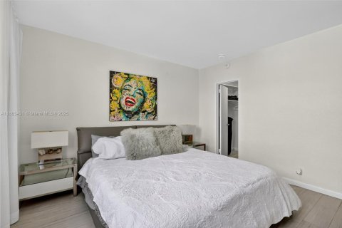 Condo in Hollywood, Florida, 1 bedroom № 1929924 - photo 9