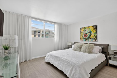 Condo in Hollywood, Florida, 1 bedroom № 1929924 - photo 8