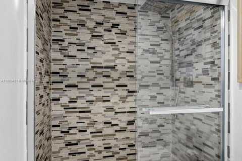 Condo in Hollywood, Florida, 1 bedroom № 1929924 - photo 11