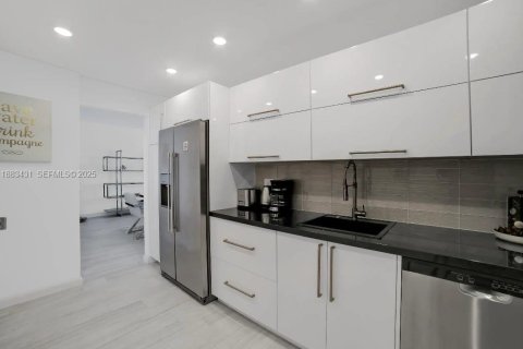 Condominio en venta en Hollywood, Florida, 1 dormitorio, 81.75 m2 № 1929924 - foto 21