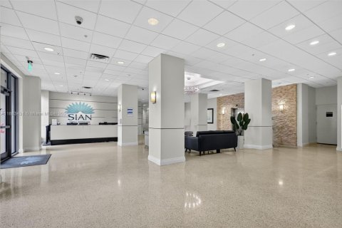 Condo in Hollywood, Florida, 1 bedroom № 1929924 - photo 16